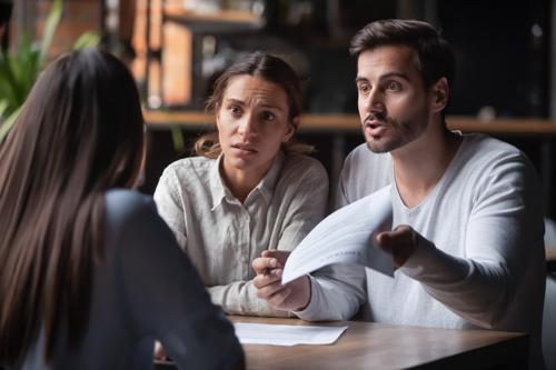 A couple discussing an injury claim with a Fort Lauderdale uninsured motorist accident lawyer.